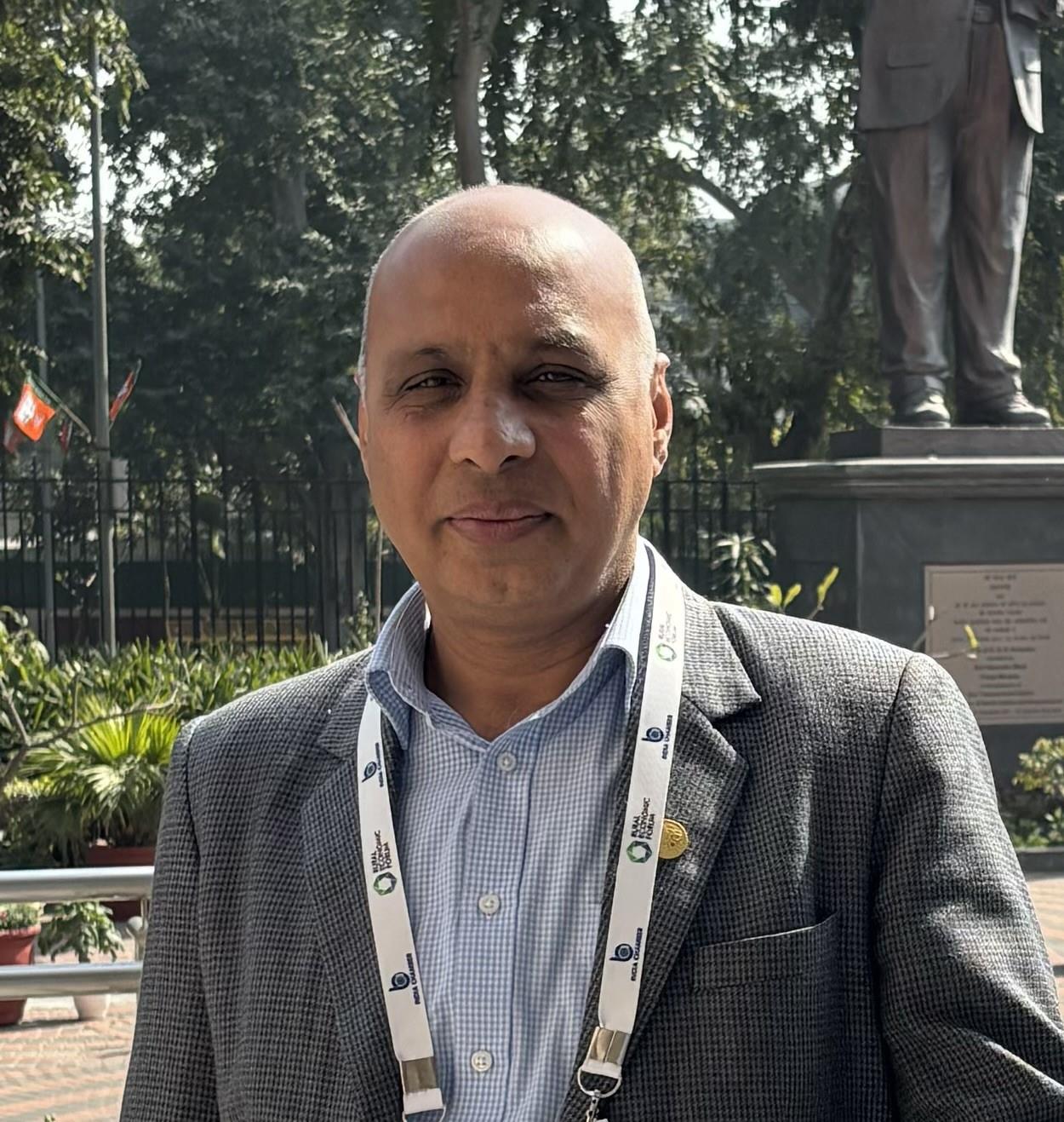 Dr Ravinder Singh
